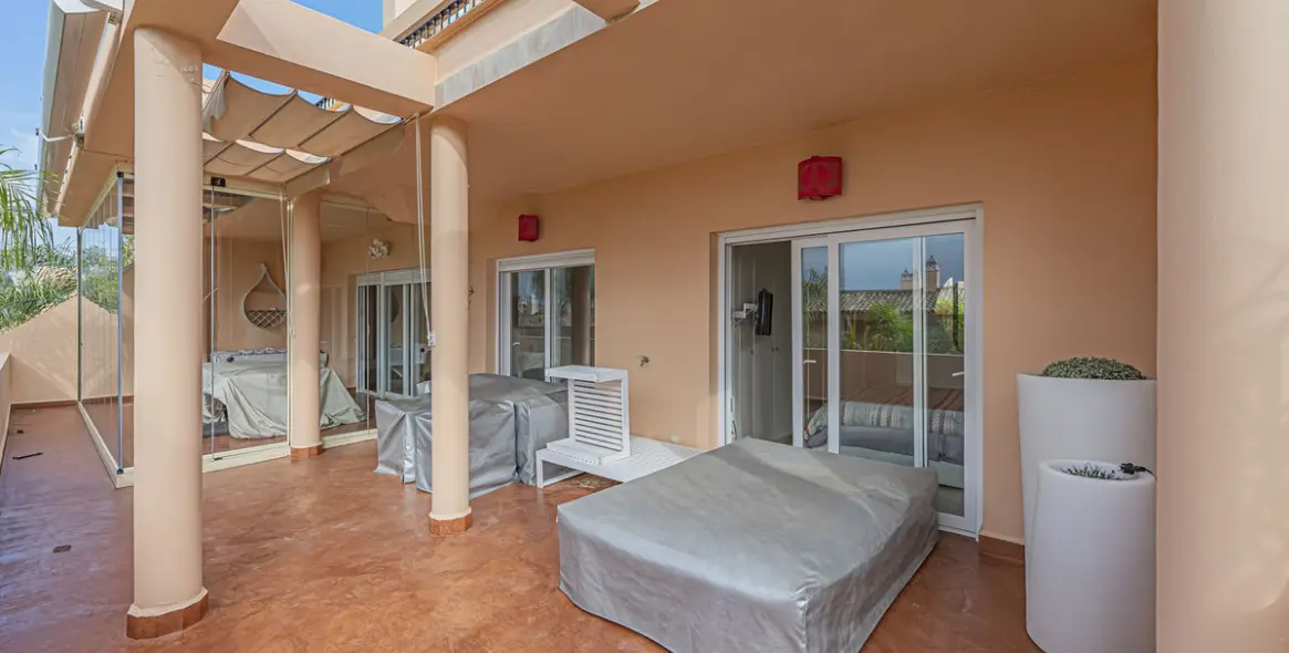 Sale of middle floor apartment in Nueva Andalucía 2