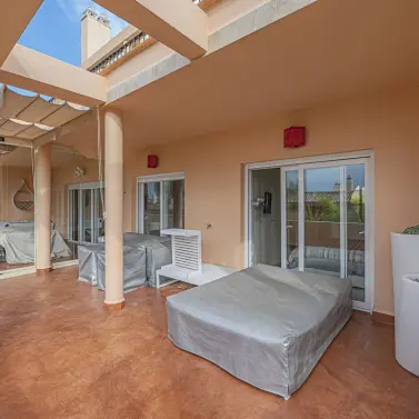 Venta de apartamento en planta media en Nueva Andalucía