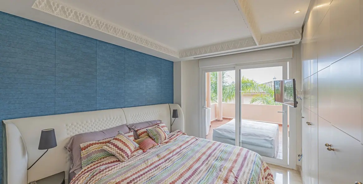 Sale of middle floor apartment in Nueva Andalucía 3