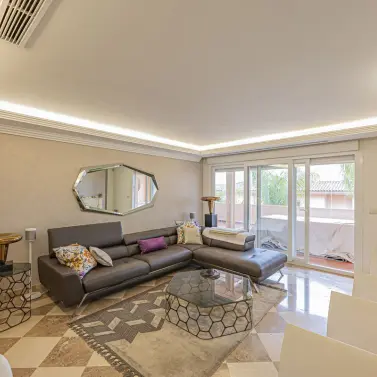 Venta de apartamento en planta media en Nueva Andalucía