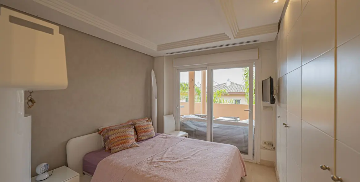 Sale of middle floor apartment in Nueva Andalucía 6