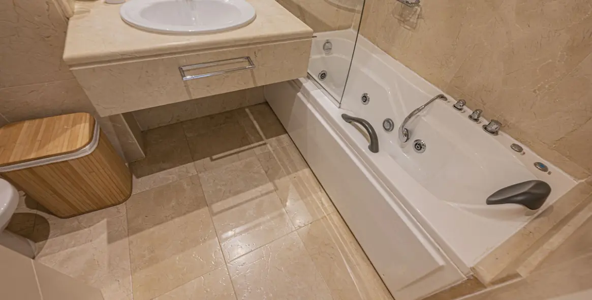 Sale of middle floor apartment in Nueva Andalucía 9