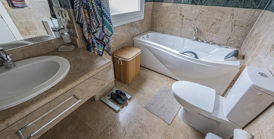 Sale of middle floor apartment in Nueva Andalucía 11