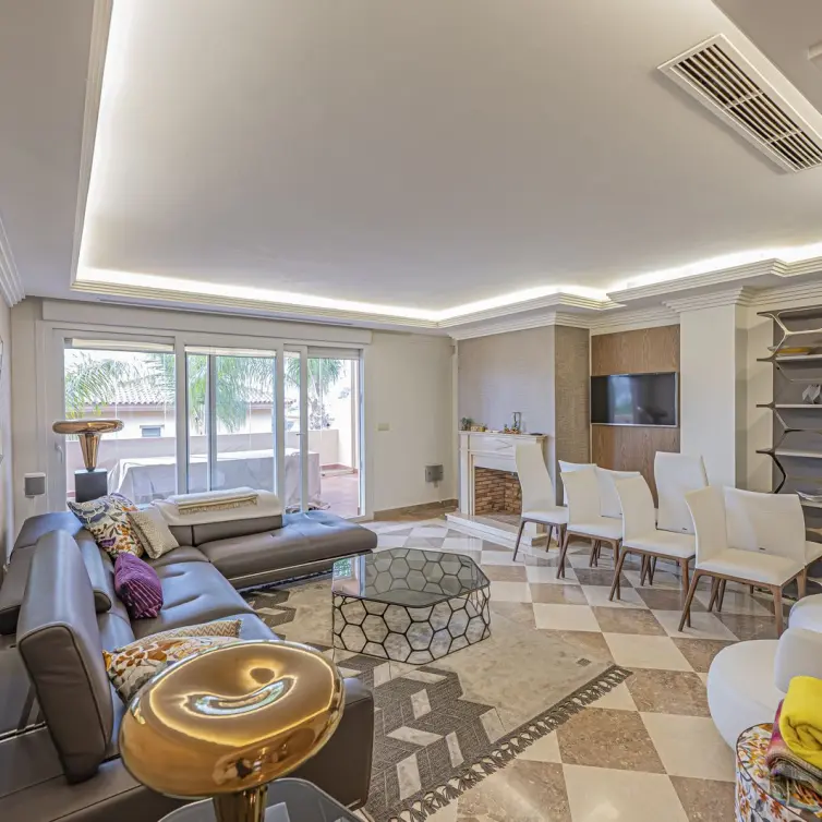 Venta de apartamento en planta media en Nueva Andalucía