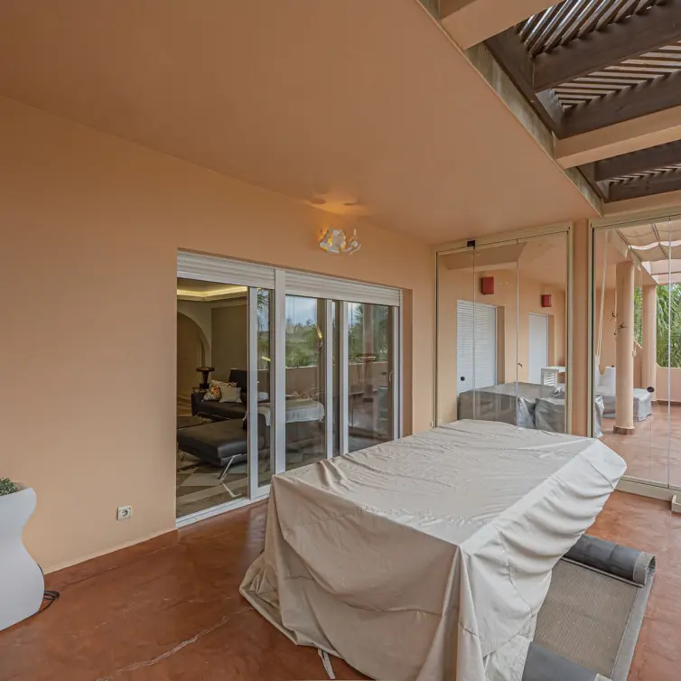 Venta de apartamento en planta media en Nueva Andalucía