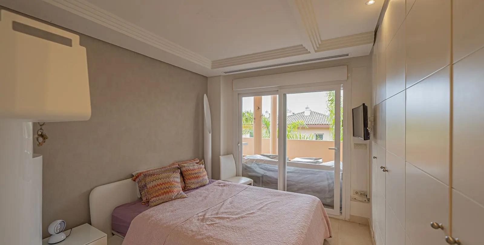 Sale of middle floor apartment in Nueva Andalucía 6
