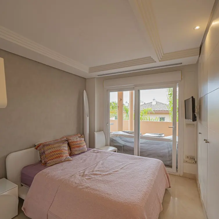 Venta de apartamento en planta media en Nueva Andalucía