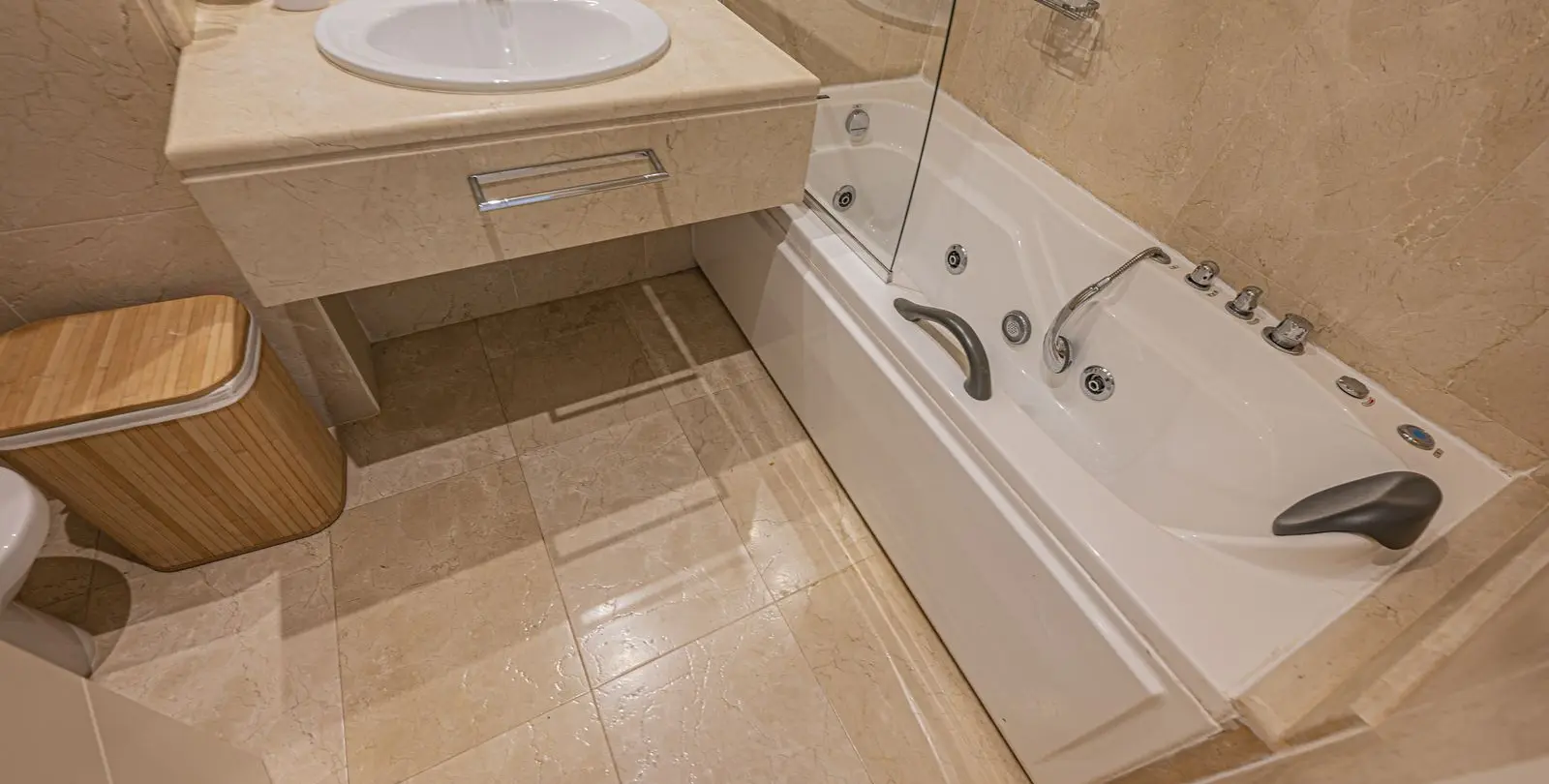 Sale of middle floor apartment in Nueva Andalucía 9