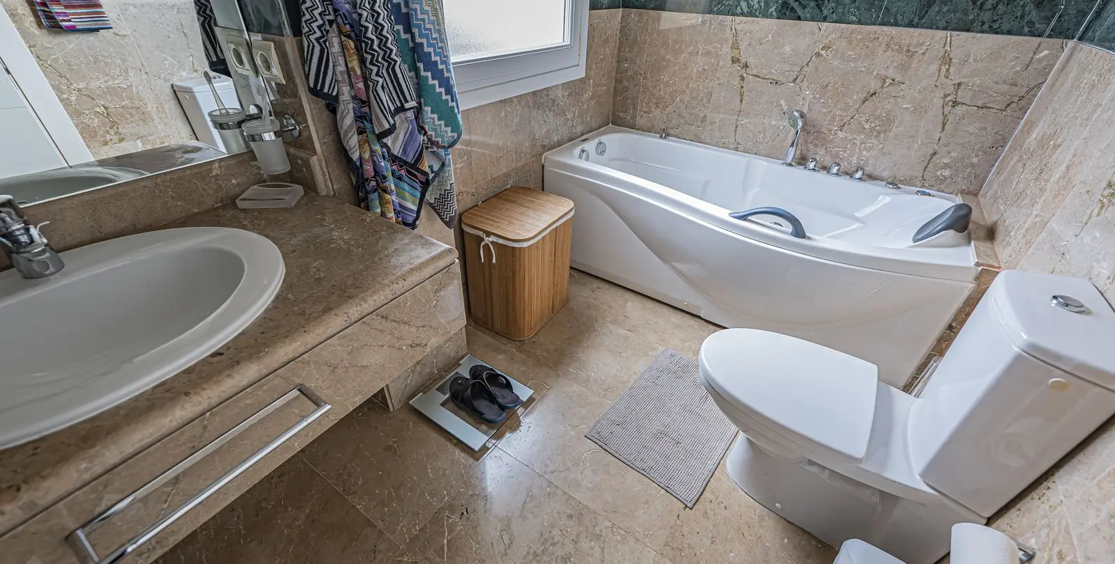 Sale of middle floor apartment in Nueva Andalucía 11