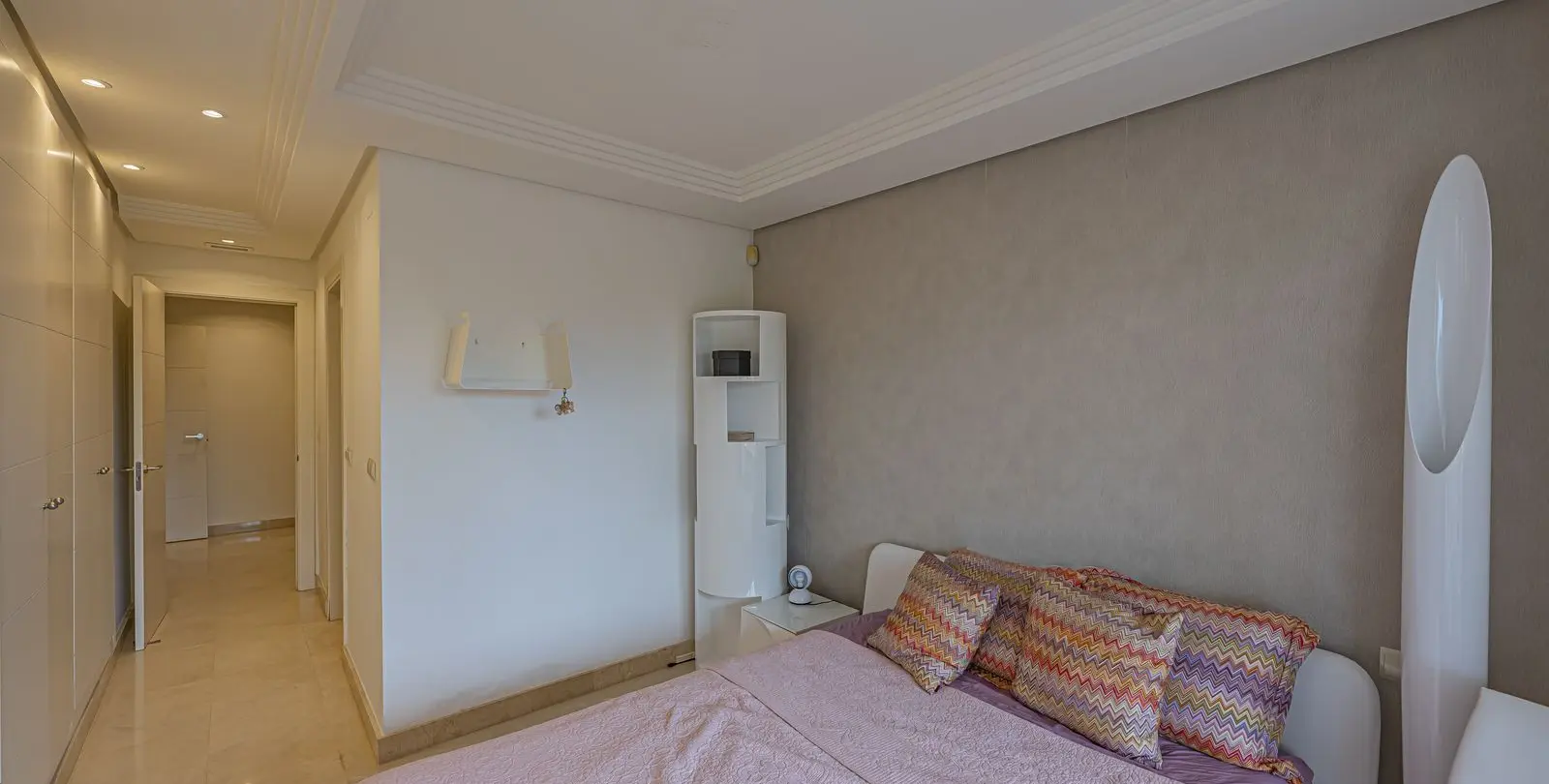 Sale of middle floor apartment in Nueva Andalucía 12