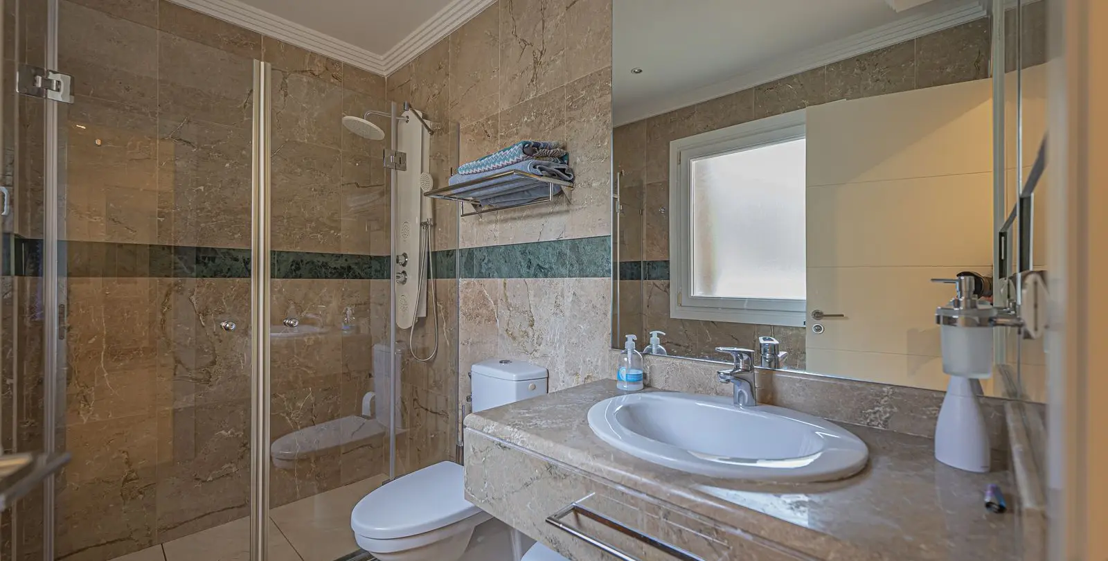 Sale of middle floor apartment in Nueva Andalucía 14