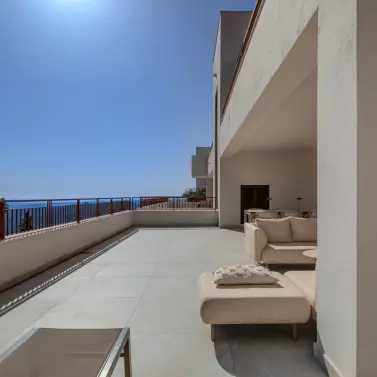 Sale of middle floor apartment in Istán