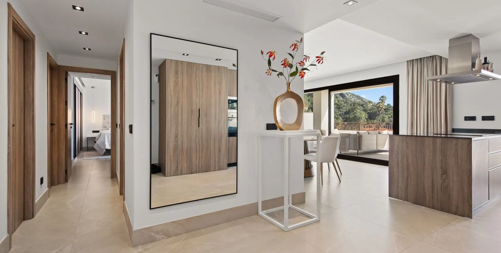 Venta de apartamento en planta media en Istán 2