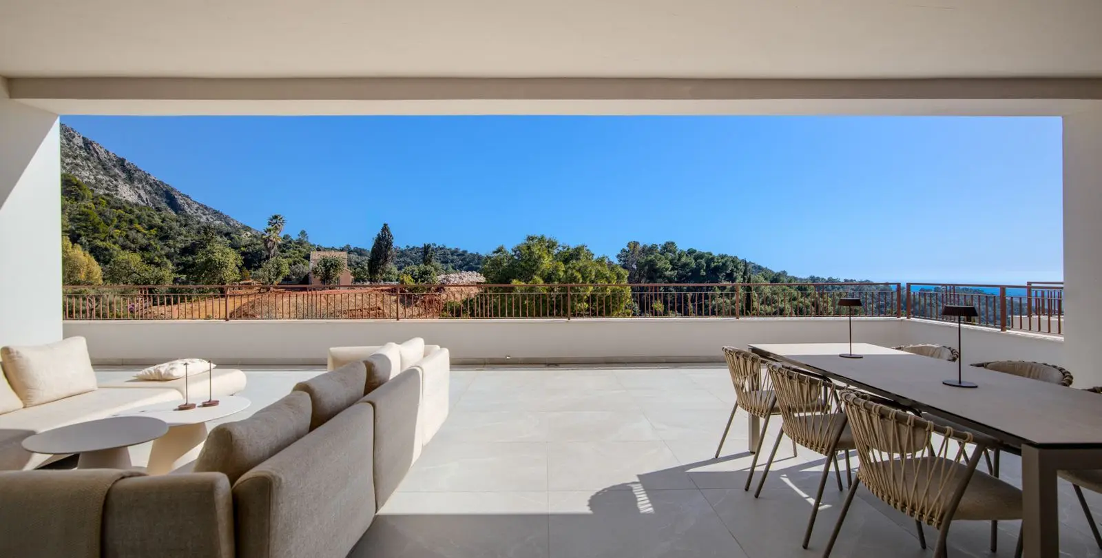 Venta de apartamento en planta media en Istán 4