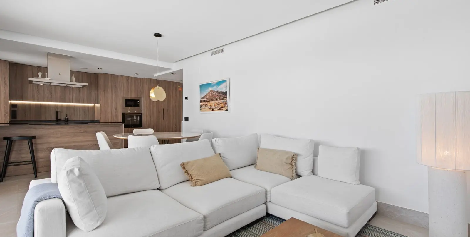 Venta de apartamento en planta media en Istán 5