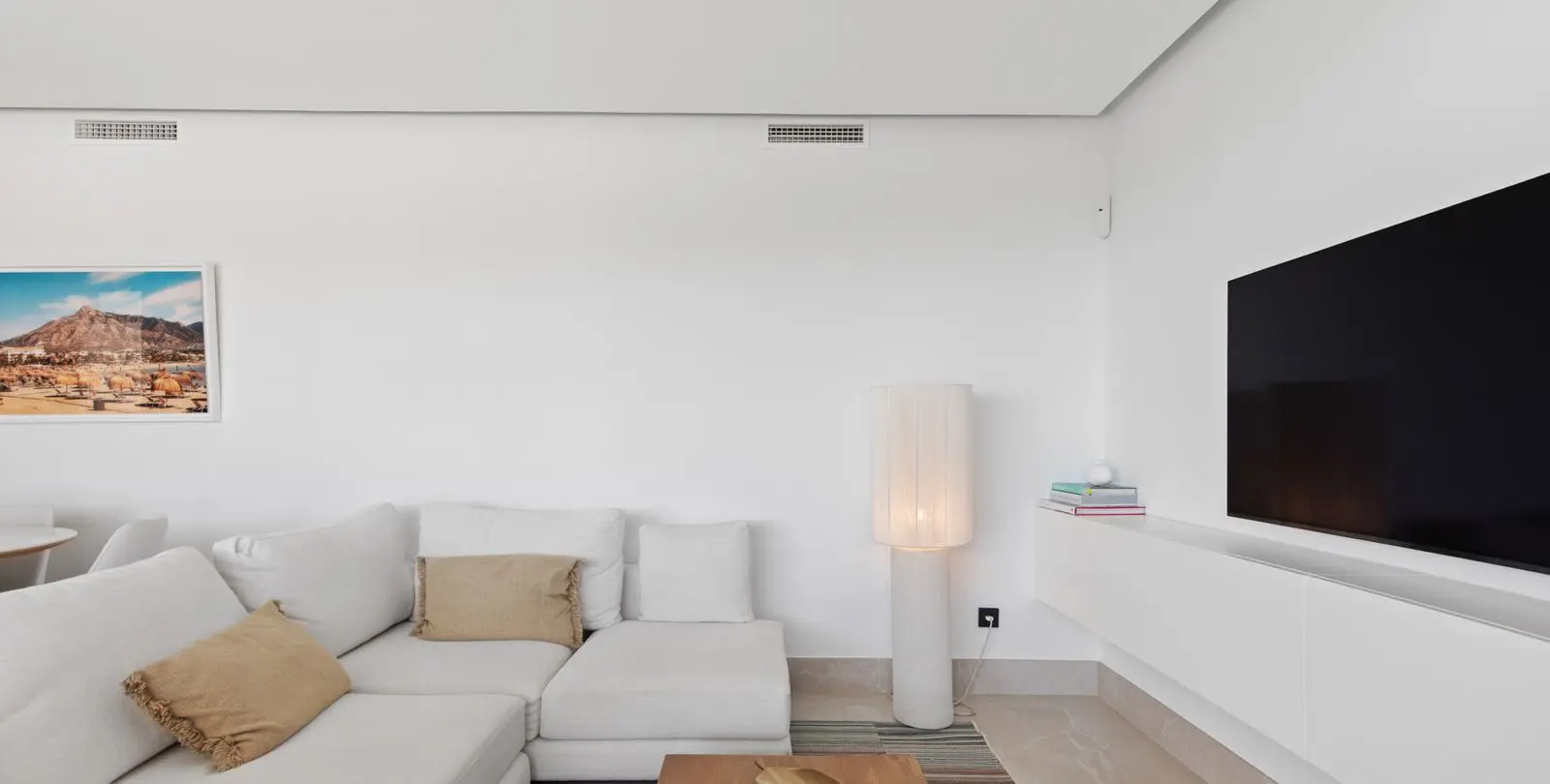 Venta de apartamento en planta media en Istán 6