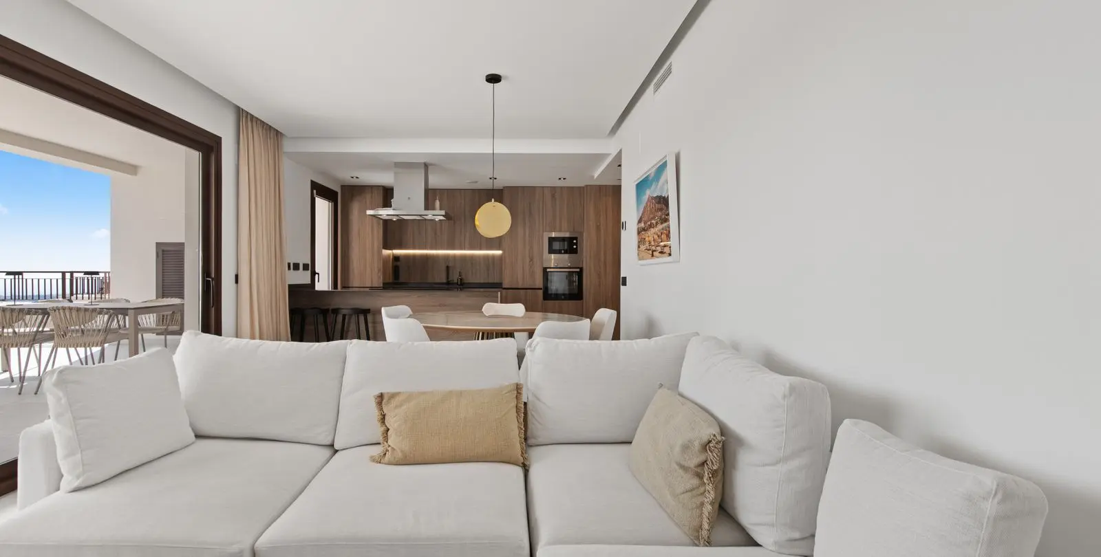 Venta de apartamento en planta media en Istán 7