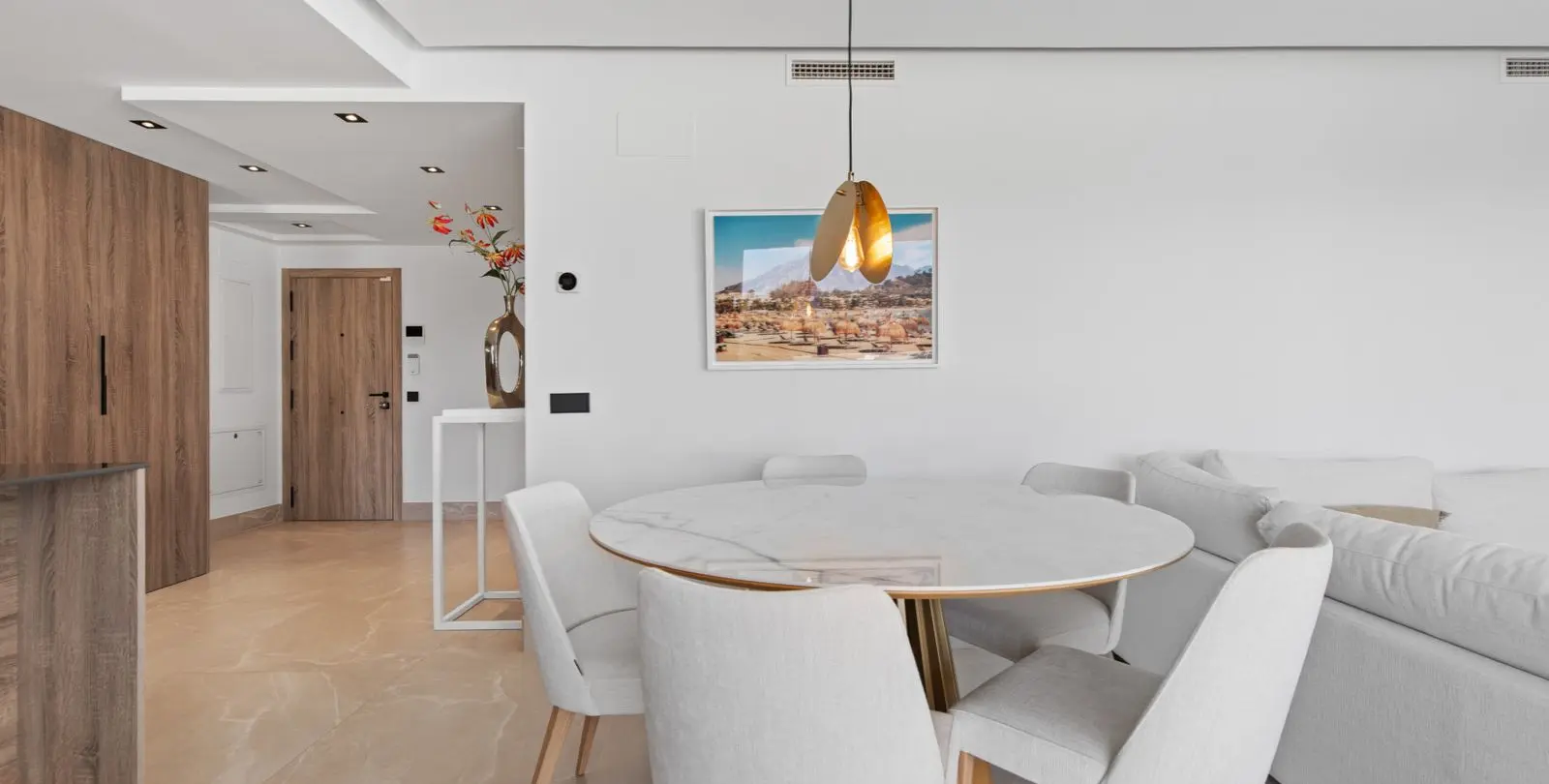 Venta de apartamento en planta media en Istán 9