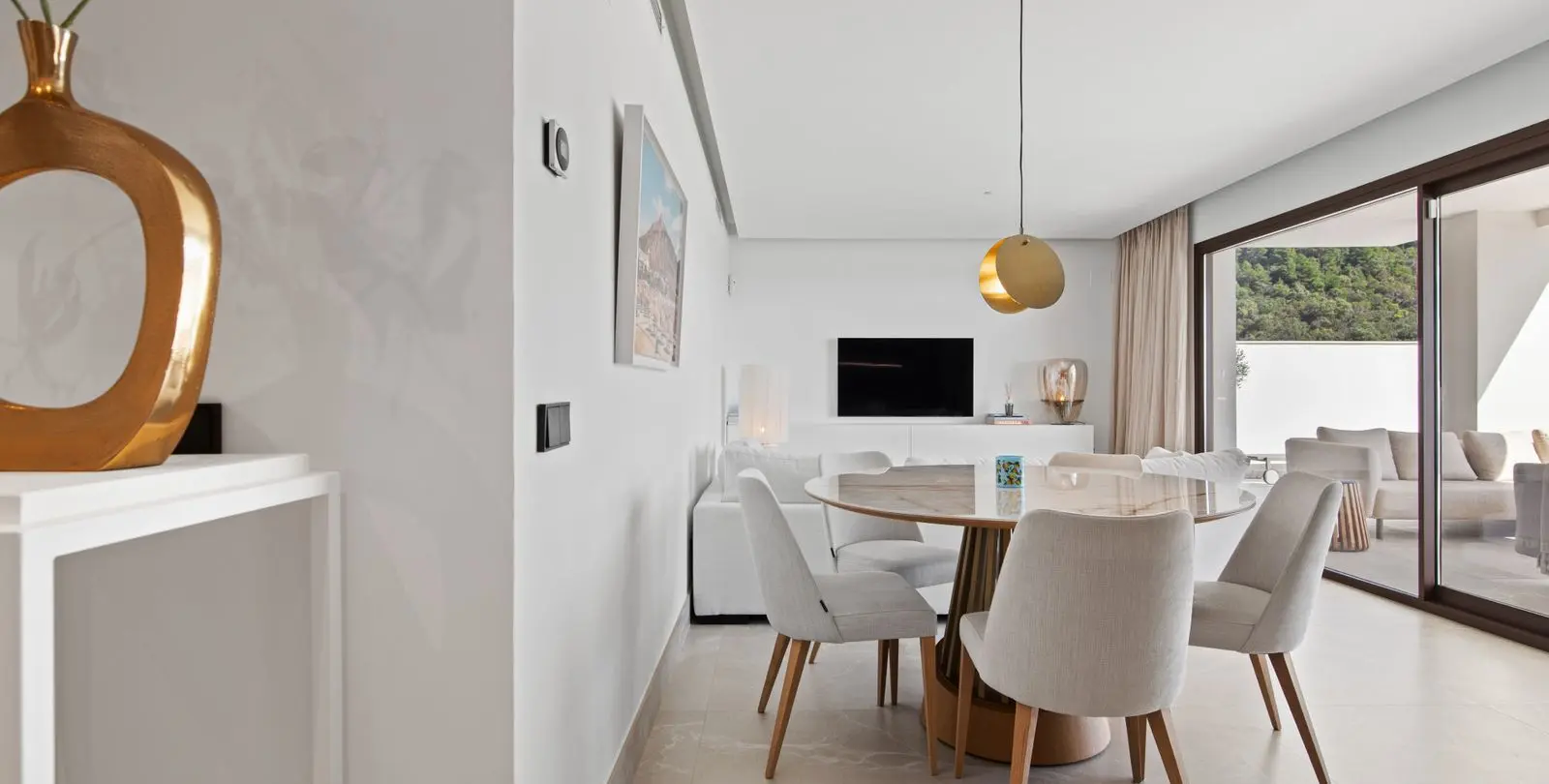 Venta de apartamento en planta media en Istán 10
