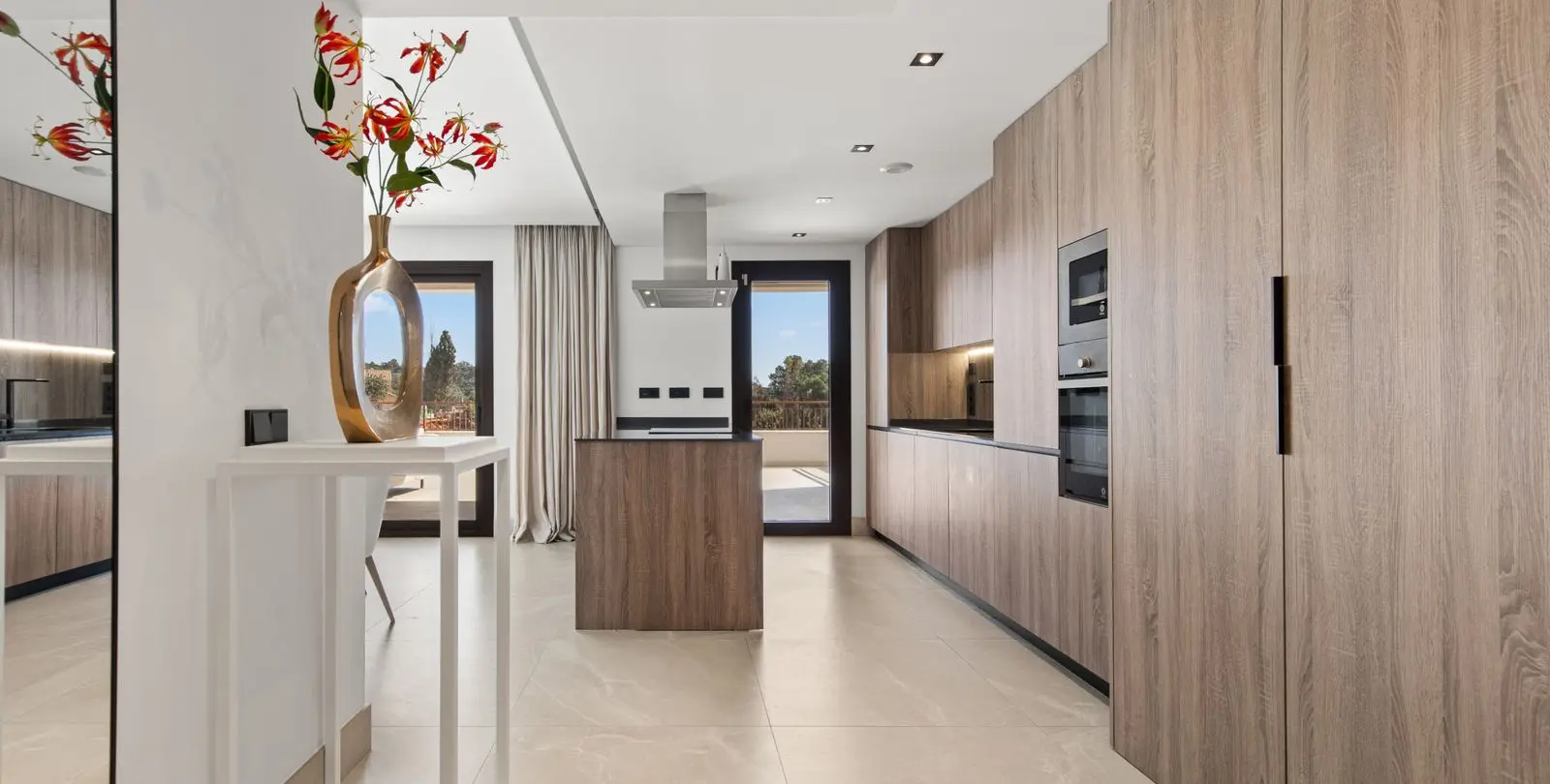 Venta de apartamento en planta media en Istán 11