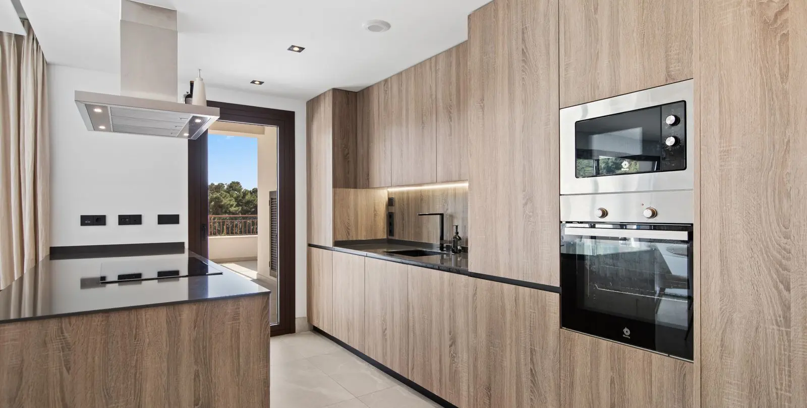 Venta de apartamento en planta media en Istán 12