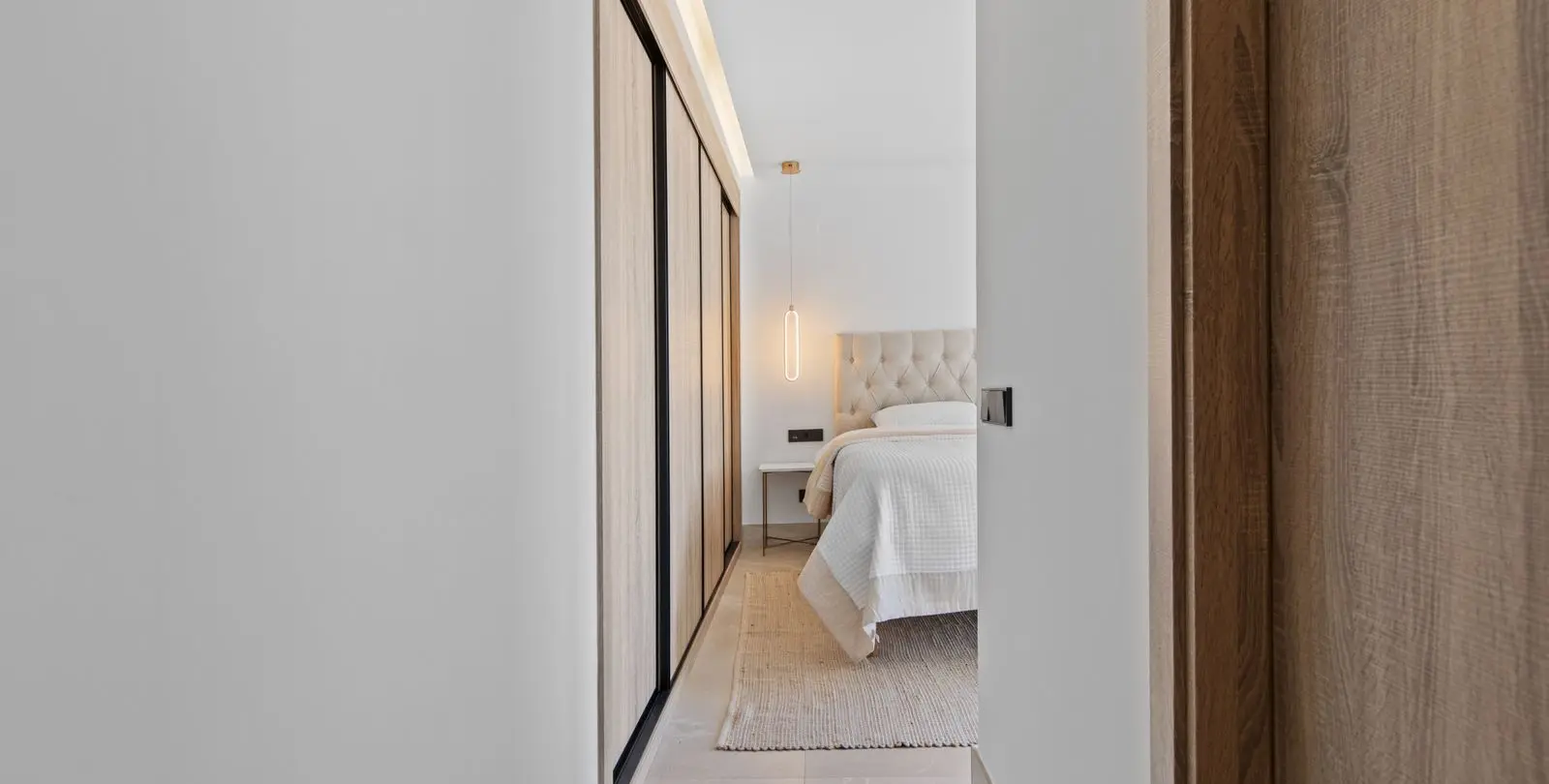 Venta de apartamento en planta media en Istán 15