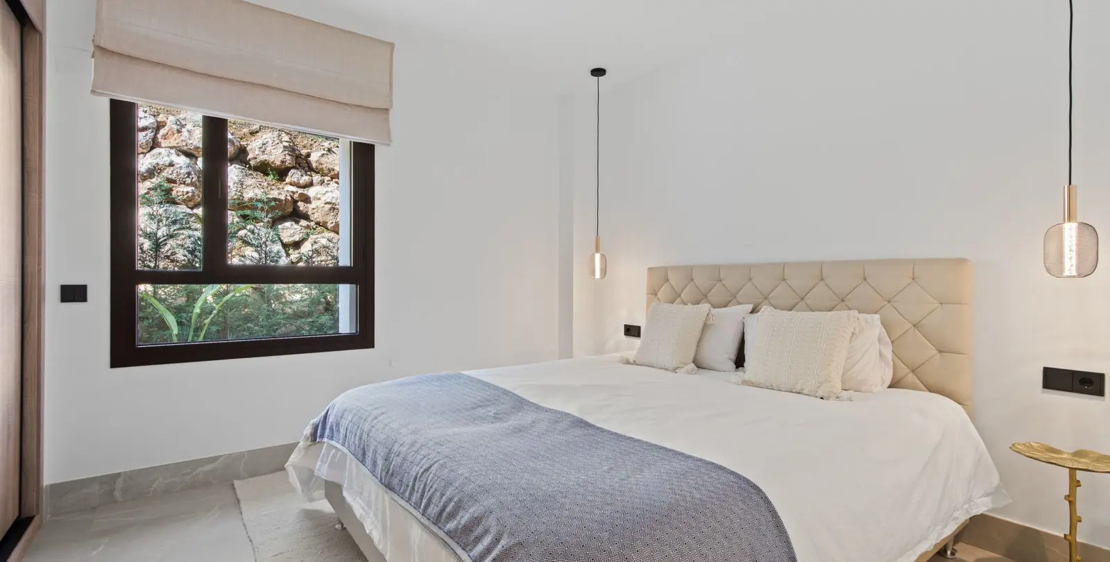 Venta de apartamento en planta media en Istán 17