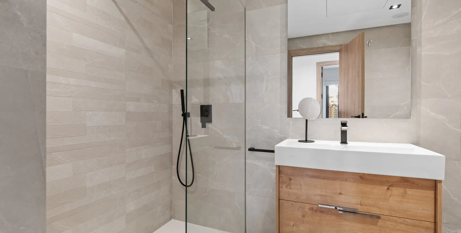 Venta de apartamento en planta media en Istán 18