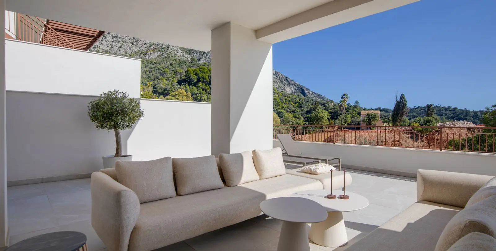 Venta de apartamento en planta media en Istán 20