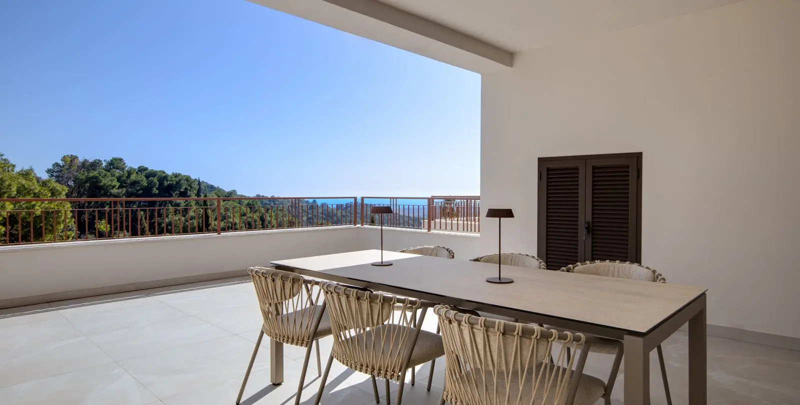 Venta de apartamento en planta media en Istán 21
