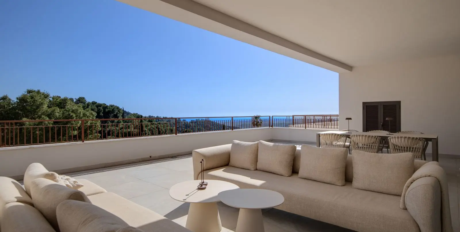 Venta de apartamento en planta media en Istán 24
