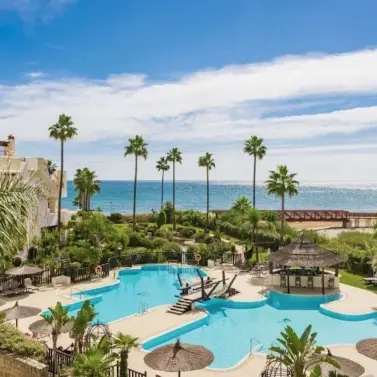 Продажа апартаментов на первом этаже в New Golden Mile