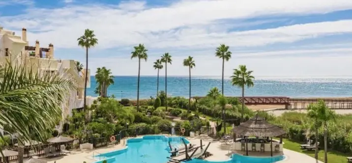 Продажа апартаментов на первом этаже в New Golden Mile 0