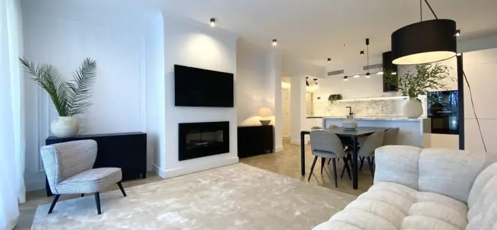 Продажа апартаментов на первом этаже в New Golden Mile 1