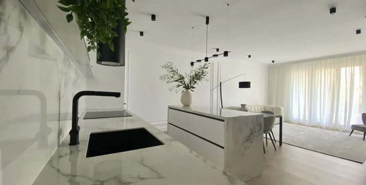 Venta de apartamento en planta baja en New Golden Mile 8