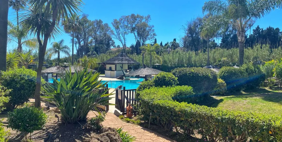 Продажа апартаментов на первом этаже в New Golden Mile 22