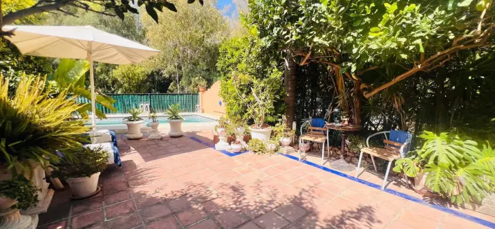 Sale of townhouse in The Golden Mile 1