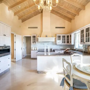 Продажа  отдельно стоящей виллы в Marbella