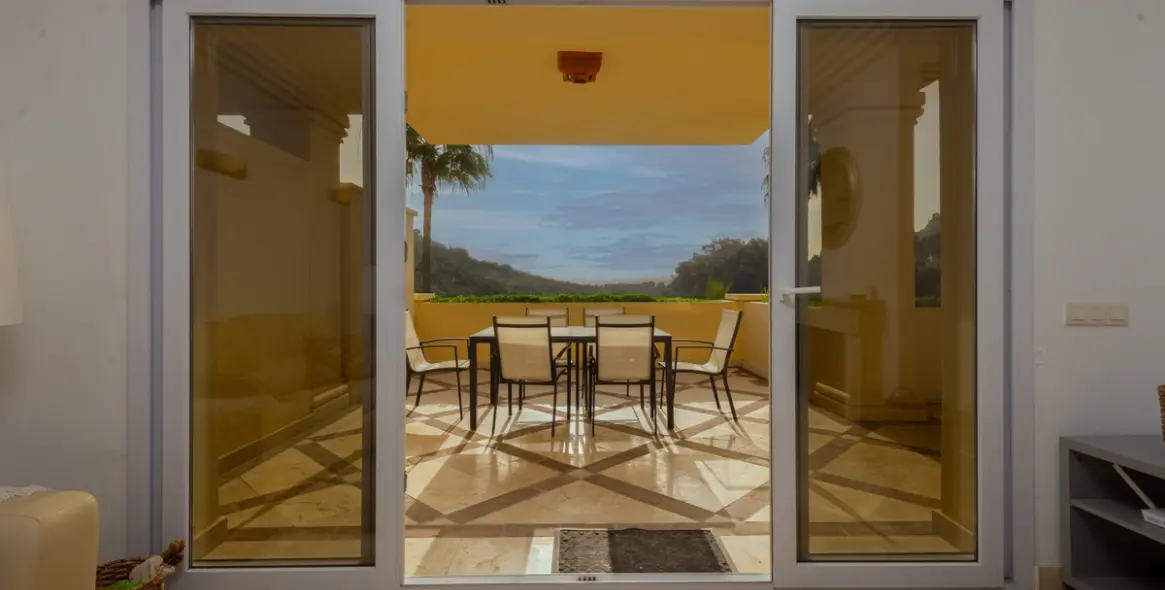 Long-term rent of middle floor apartment in Casares Playa 1