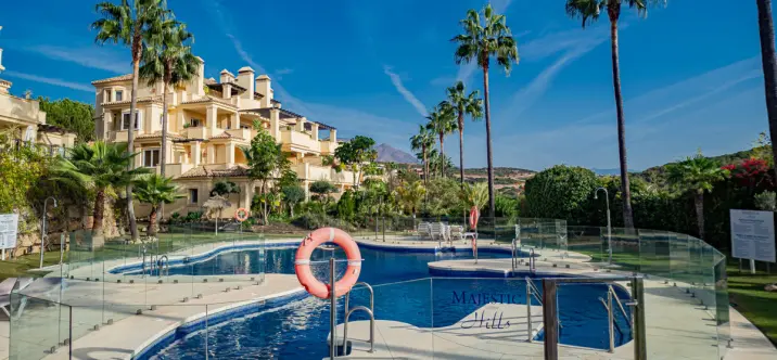 Long-term rent of middle floor apartment in Casares Playa 1