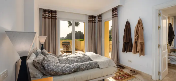 Long-term rent of middle floor apartment in Casares Playa 2