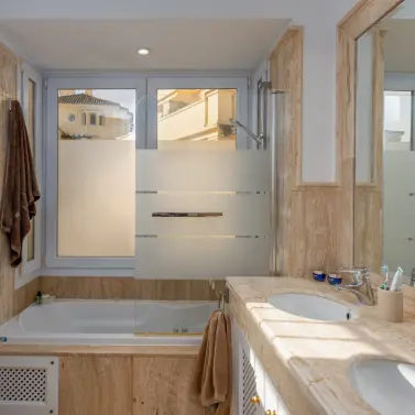 Long-term rent of middle floor apartment in Casares Playa