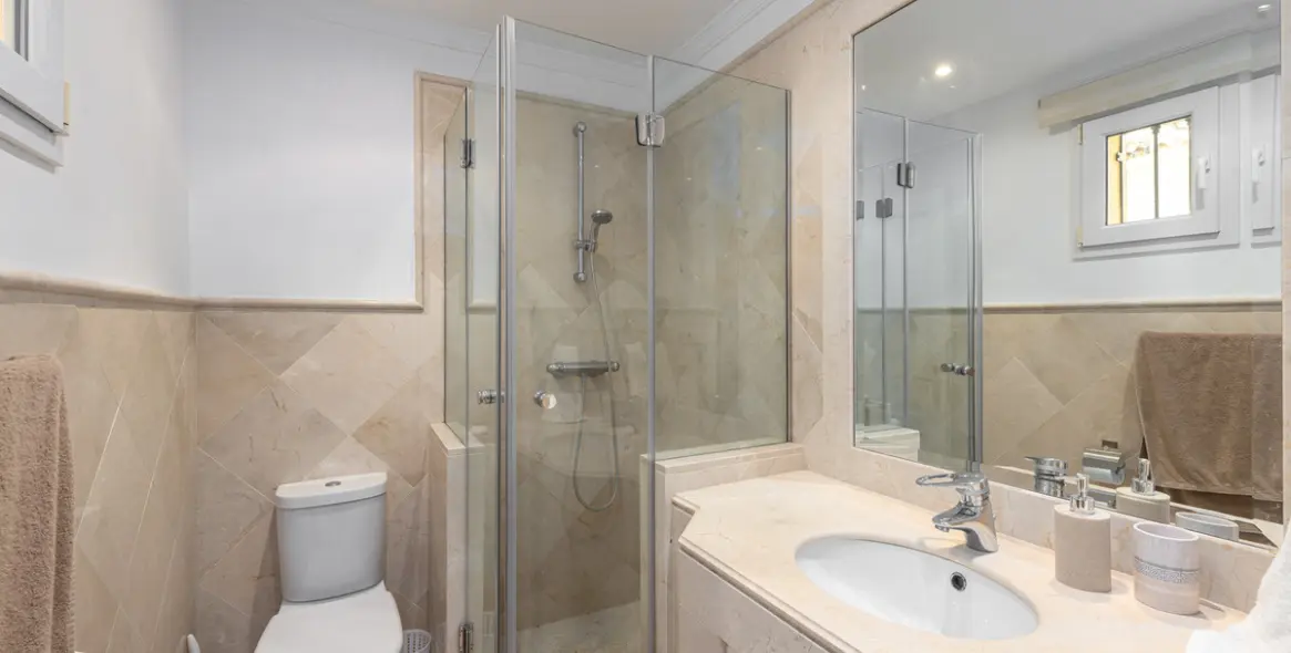 Long-term rent of middle floor apartment in Casares Playa 5