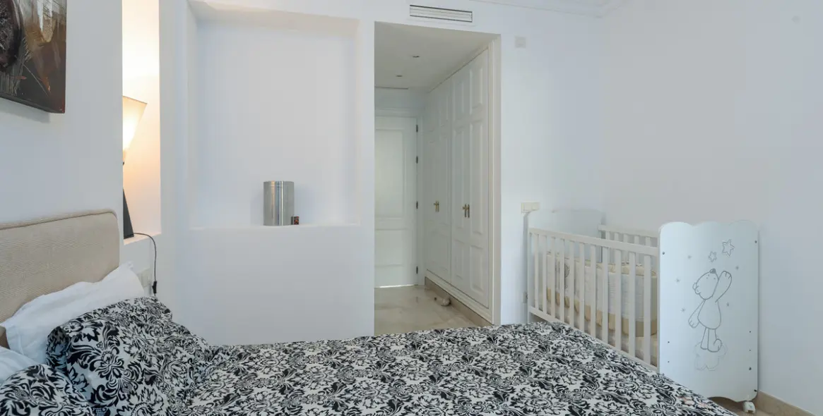 Long-term rent of middle floor apartment in Casares Playa 8