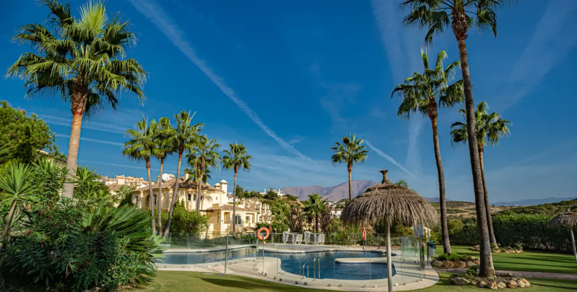 Long-term rent of middle floor apartment in Casares Playa 11