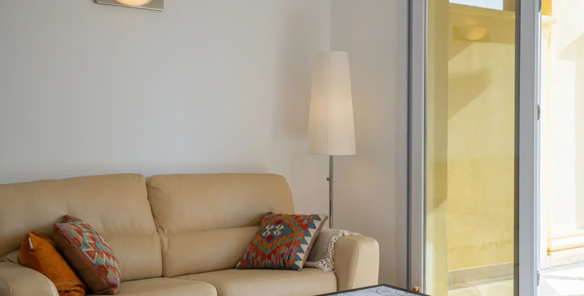 Long-term rent of middle floor apartment in Casares Playa 21