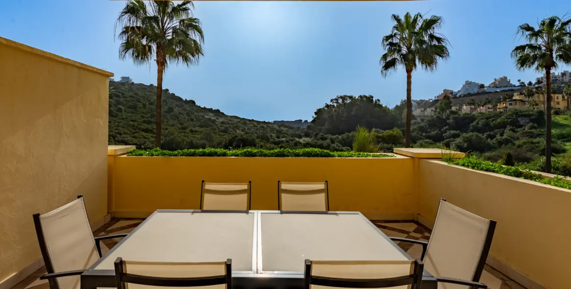 Long-term rent of middle floor apartment in Casares Playa 23