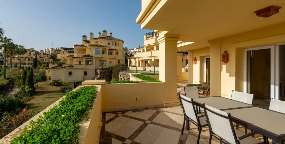 Long-term rent of middle floor apartment in Casares Playa 25