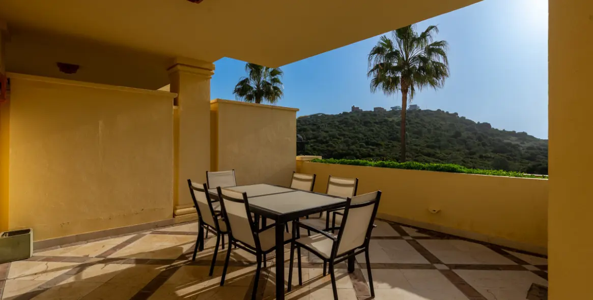 Long-term rent of middle floor apartment in Casares Playa 26