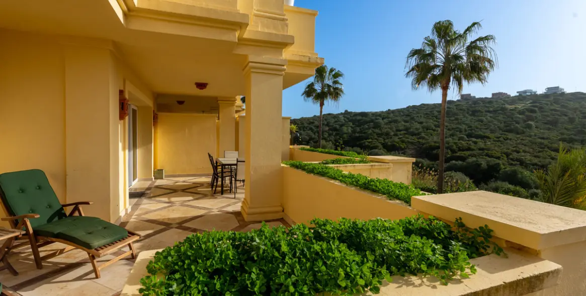 Long-term rent of middle floor apartment in Casares Playa 28